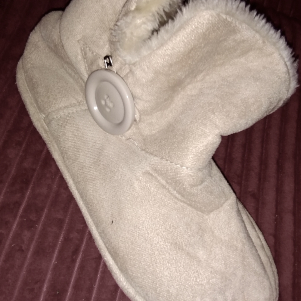 Steve madden boits like uggs but ankle style mint condtion